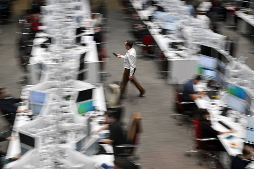 Уикенд в долгах