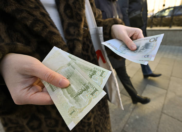 Рубль держит курс на Залив