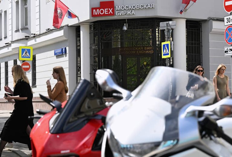 Индекс Мосбиржи держит отрицательный курс